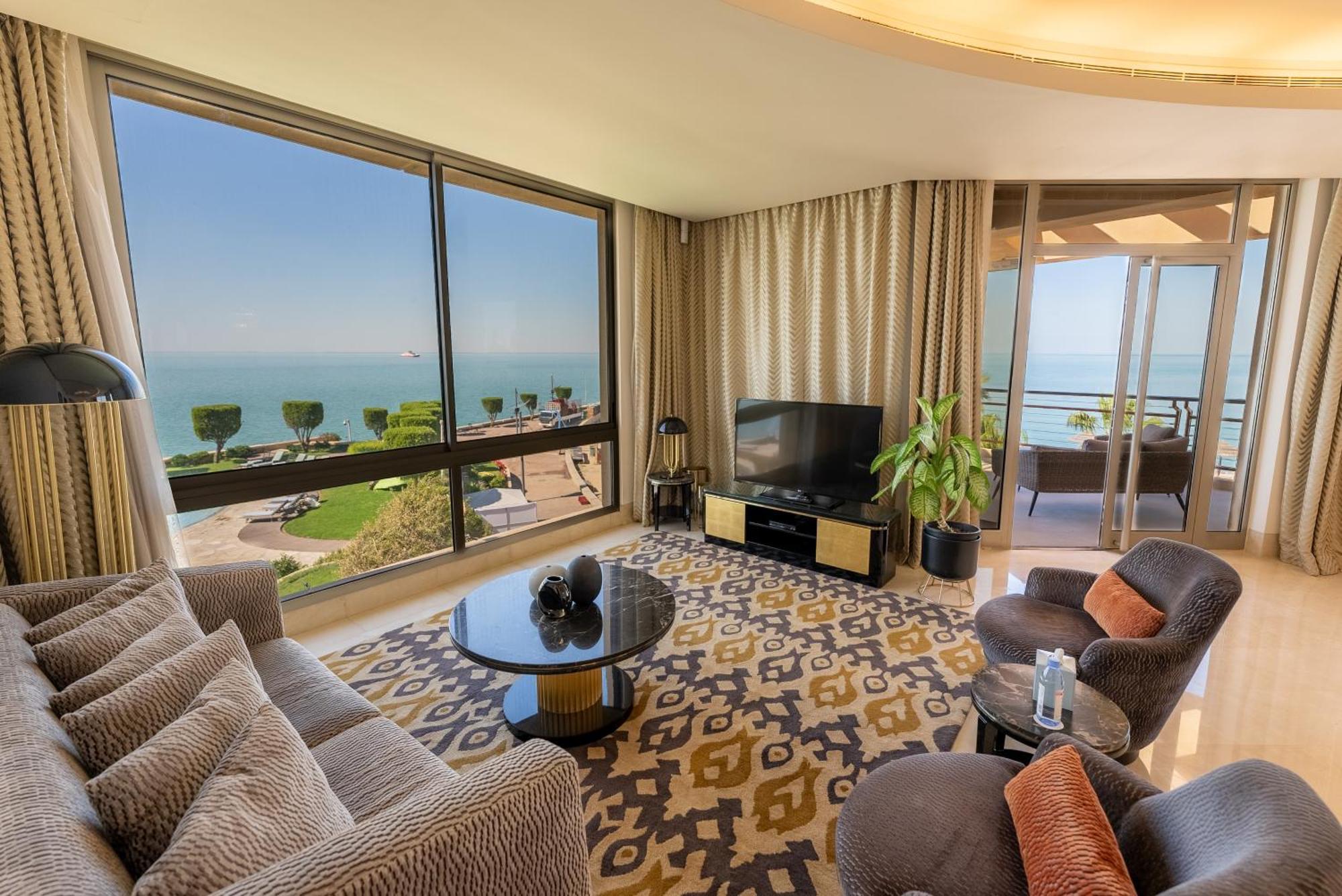 Marina Hotel Kuveyt Dış mekan fotoğraf A living room at the Kempinski